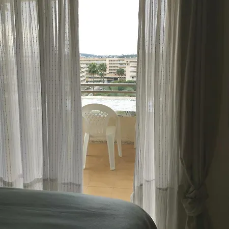 Pina Holidays Apartment *